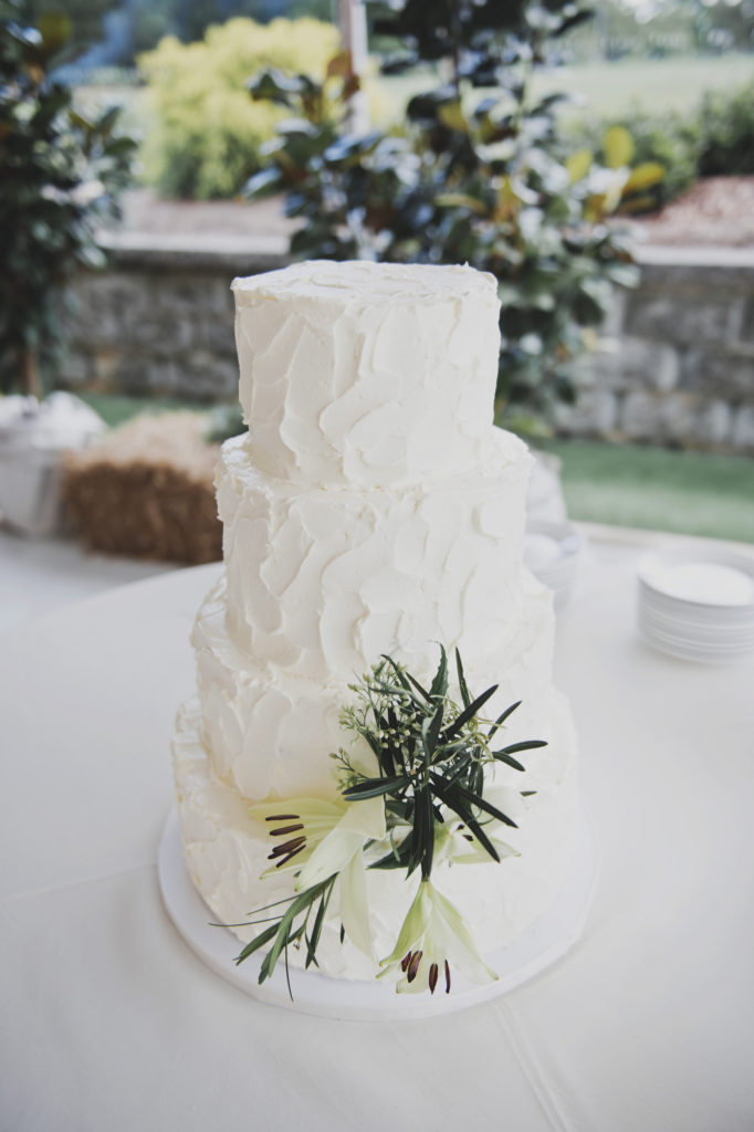 modern & romantic dirty iced wedding cake with white icing