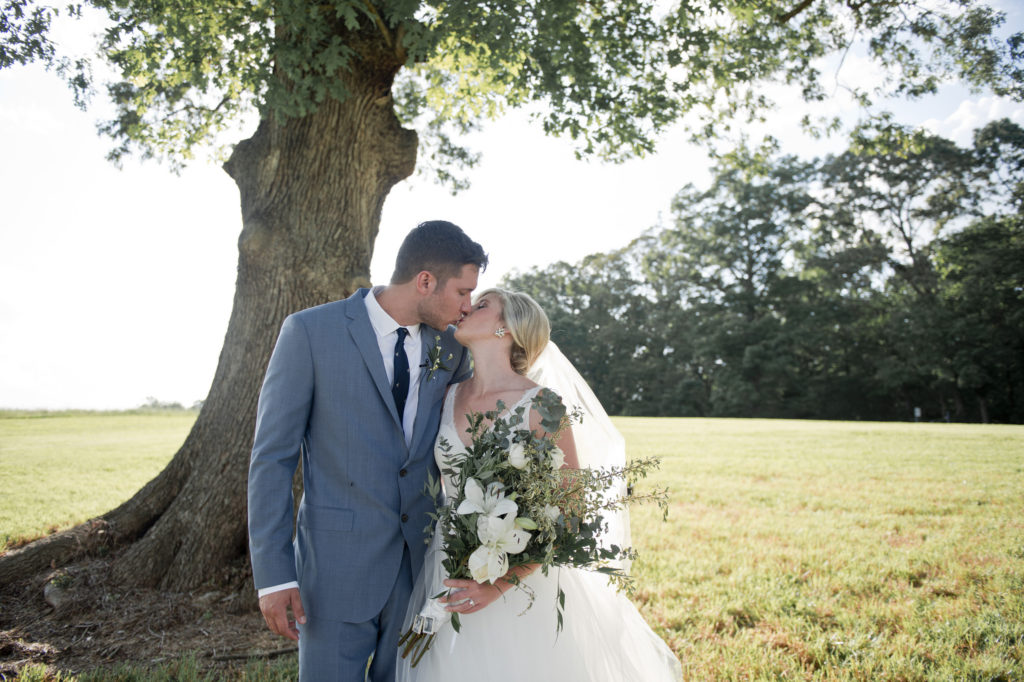 modern & romantic wedding couples kissing under a tree